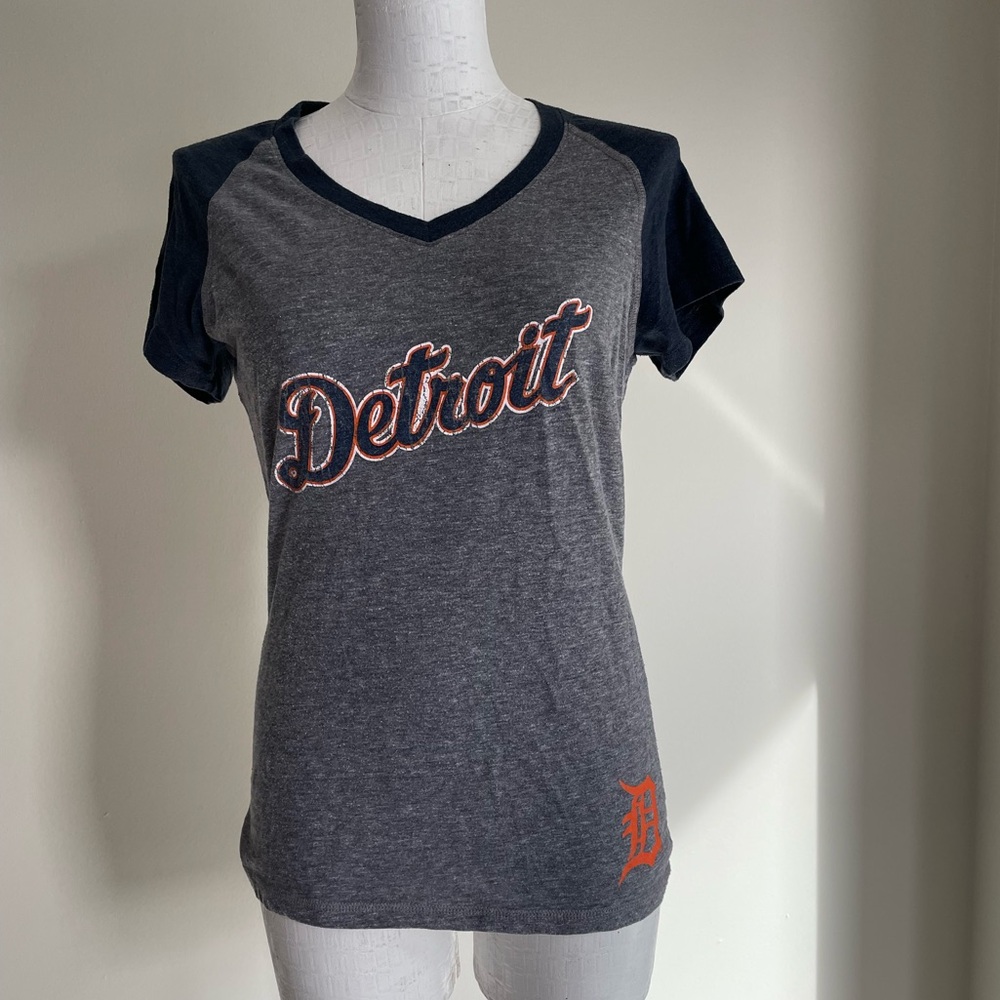 (L) Detroit Tigers Gray and Navy T-Shirt